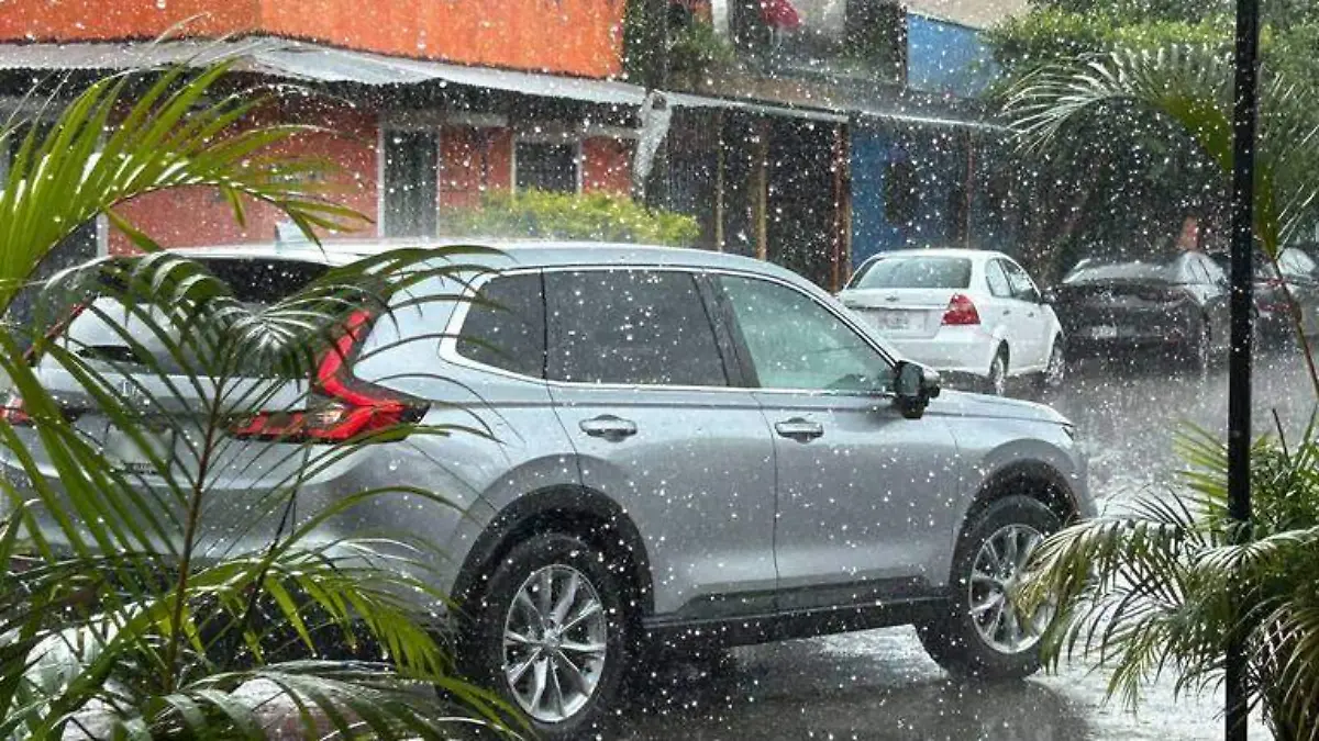 camioneta bajo la lluvia